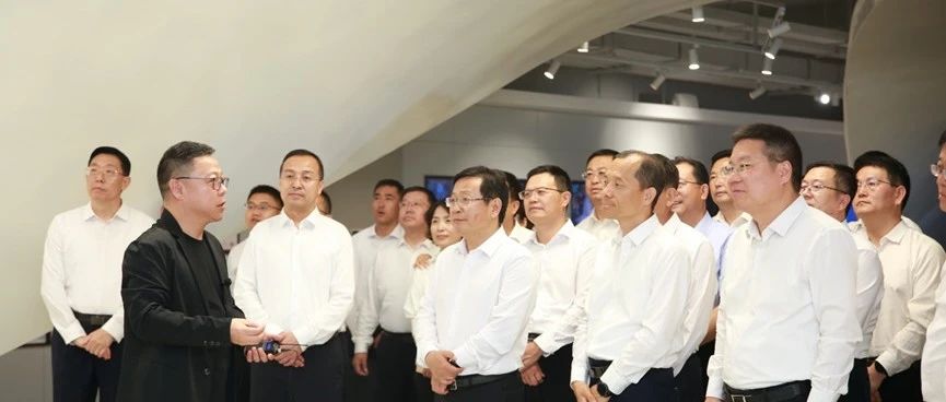 延安市党政代表团到伟德体育科技参观调查